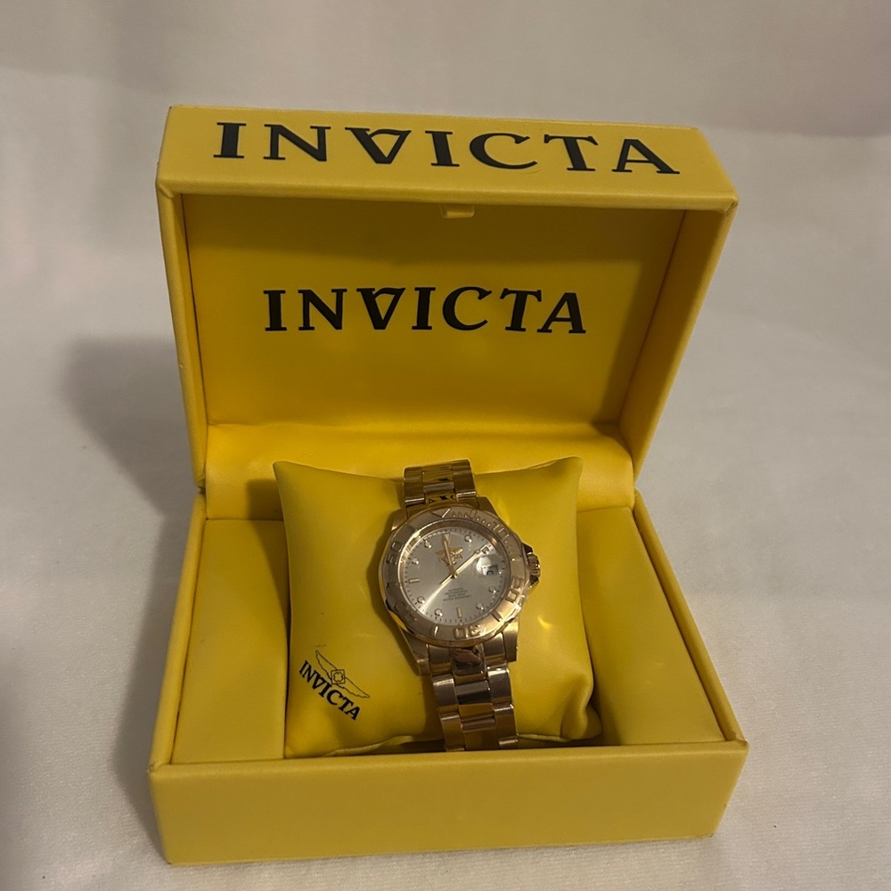 Large men’s automatic Invicta Gold Watch with bubble crystal over date.